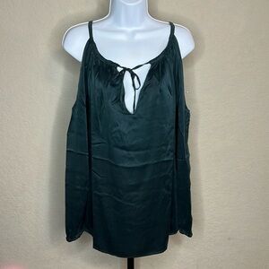 054 - Chaser NWT Black/Dark Gray Cold Shoulder Satin Like Long Sleeve, Size Med